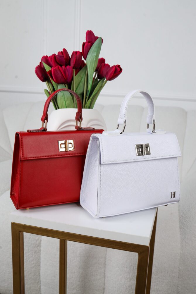 Mia - Image 7