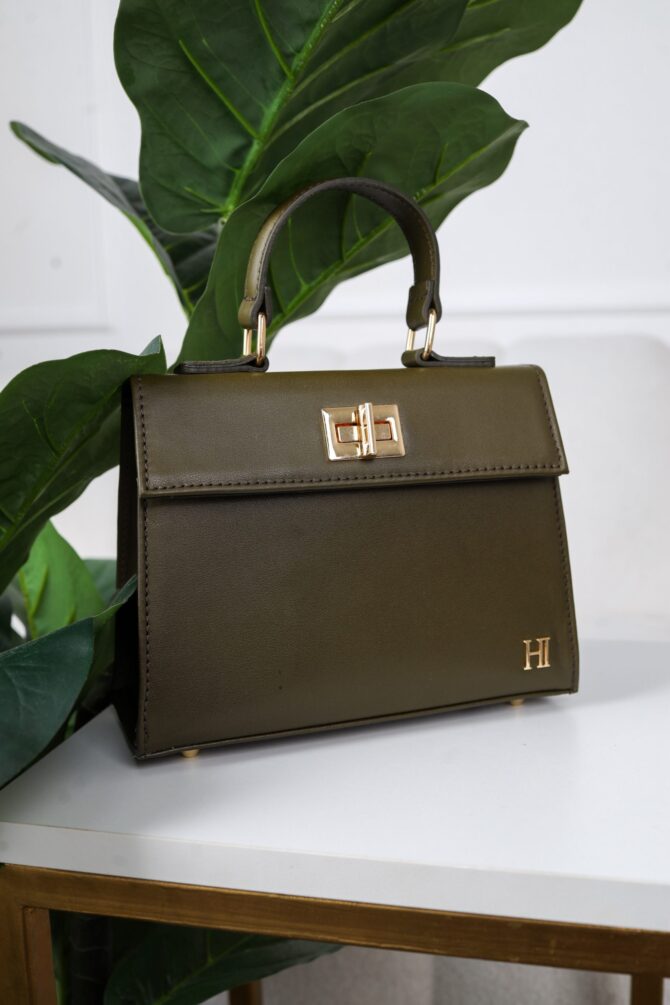 Mia - Image 6